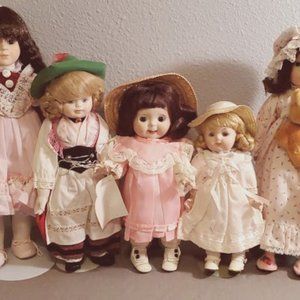 5 Collectible Dolls